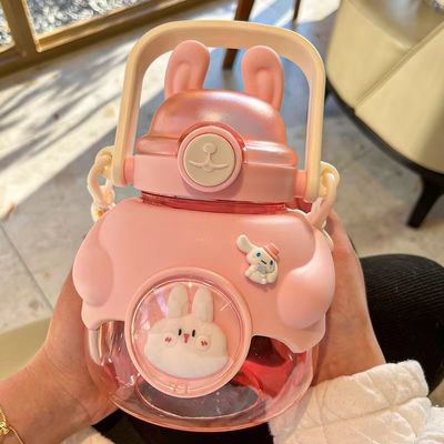 Eco-vriendelijk Kinderen 1150 ml Grote capaciteit Leuke strobeker BPA-vrij Draagbare knuffel konijn drinken Plastic waterfles