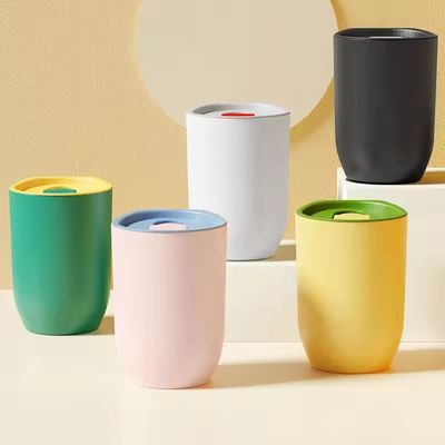 Reisgelegenheid 12oz AS Plastic Kleurrijke wijnbak met deksels Moderne ontwerp milieuvriendelijk
