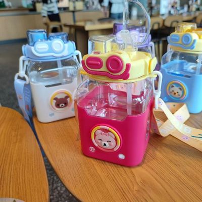 Grote capaciteit vierkante strobeker voor kinderen met directe drinkwaterstroommethode