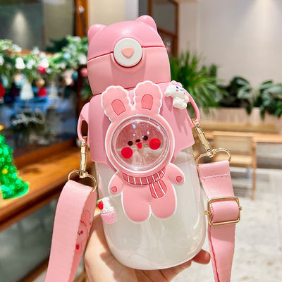 PC-materiaal Schattig ontwerp Cartoon Plastic waterfles BPA-vrij beker met riem en stro