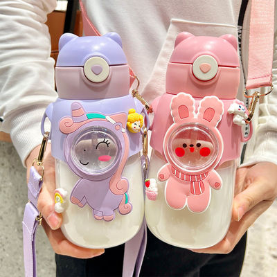 PC-materiaal Schattig ontwerp Cartoon Plastic waterfles BPA-vrij beker met riem en stro