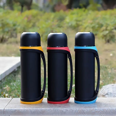 Sportontwerp Grote capaciteit 2QT 64oz vacuüm geïsoleerde fles met beker voor warme dranken
