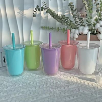 TOUR Draagbare plastic waterfles met een grote drinkbeker