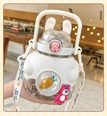 Eco-vriendelijk Kinderen 1150 ml Grote capaciteit Leuke strobeker BPA-vrij Draagbare knuffel konijn drinken Plastic waterfles