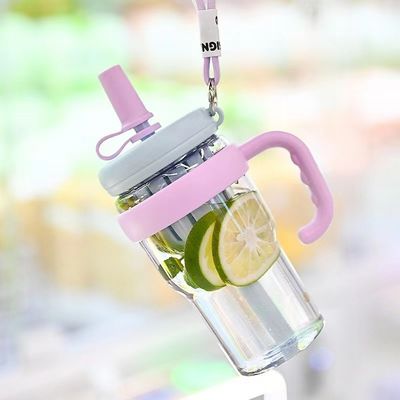 Minimalistische ontwerpstijl 680 ml plastic fles voor buitensporten en reis efficiëntie