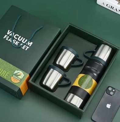 Lichtegrijze zakelijke geschenkstel 680 ml geïsoleerde waterfles Dubbele wand 304 roestvrij staal thermos vacuümfles met 2 bekers