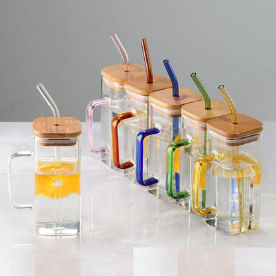 Morden Luxury Vierkante Vorm Kinderen Glas Drinken Sap Melkbeker met gekleurd handvat Bamboe Deksel Glas stro