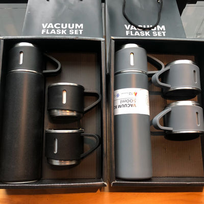 Capaciteit 500 ml maatwerk cadeau set met roestvrijstalen waterfles en deksels