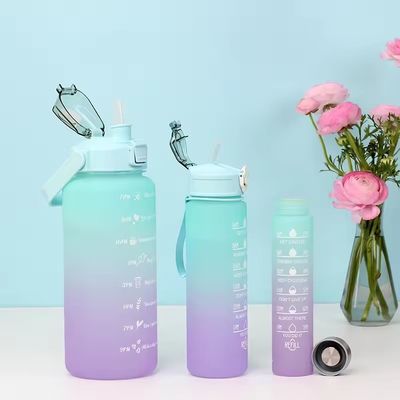 Gepersonaliseerd logo Acceptabel 3pcs Grote capaciteit Sport Plastic Gradient Waterfles Set