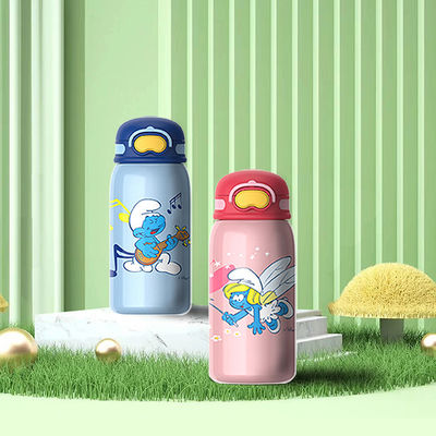 Gepersonaliseerd Hou warm en koud Sportwaterflesje voor kinderen met een riemdeksel 550 ml capaciteit