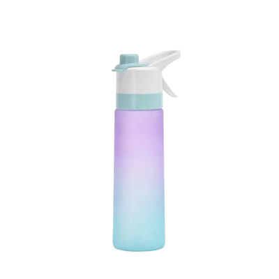 25oz BPA-vrij lekbestendige sportsproei Plastic waterfles met continue sproei mist
