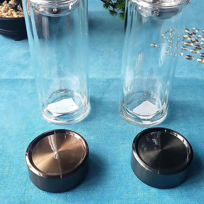 Dubbelwandglas waterfles met een hoog borosilicaat en milieuvriendelijk voor kokend water