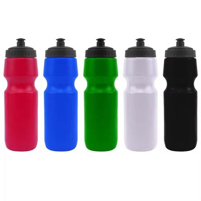 Gepersonaliseerd logo Acceptabel 700 ml PE plastic sportwaterfles met stofdek
