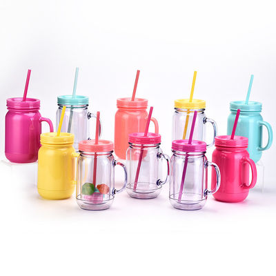 Unisex plastic drankbeker met deksel en stro Capaciteit 501-600 ml Draagbaar ontwerp
