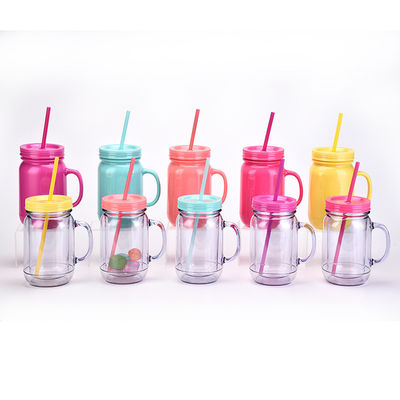 Unisex plastic drankbeker met deksel en stro Capaciteit 501-600 ml Draagbaar ontwerp