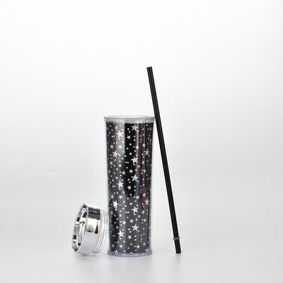 Concurrerende energiedrank plastic flessen met logo en hedendaagse ontwerpstijl