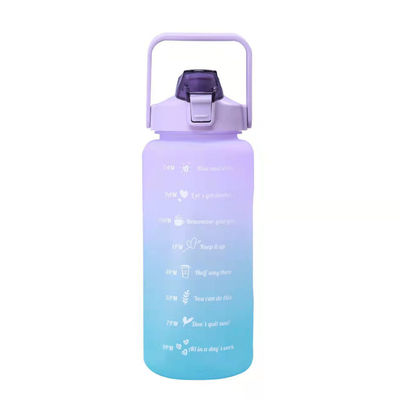 Motiverende waterfles met tijdmerker en stro voor buitencamp