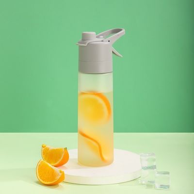 Design Custom Logo 650ml Plastic Spray Flasjes voor sport Outdoor Creatieve fles
