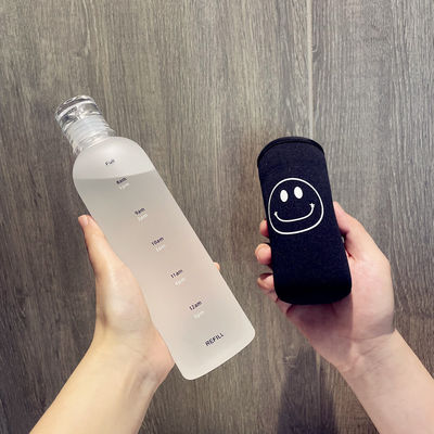 Duurzaam 500 ml fitness plastic waterfles met tijdschaal lekbestendig en BPAvrij