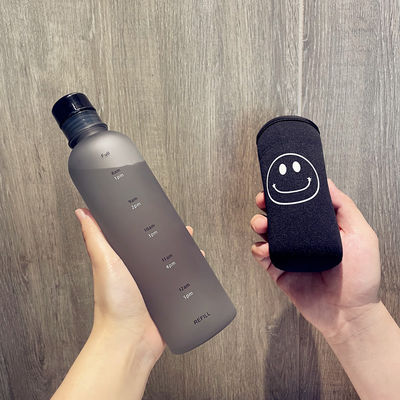 Duurzaam 500 ml fitness plastic waterfles met tijdschaal lekbestendig en BPAvrij