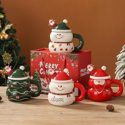 Ervaar de magie van Kerstmis met onze 400 ml keramische kerstman mok en lepel set