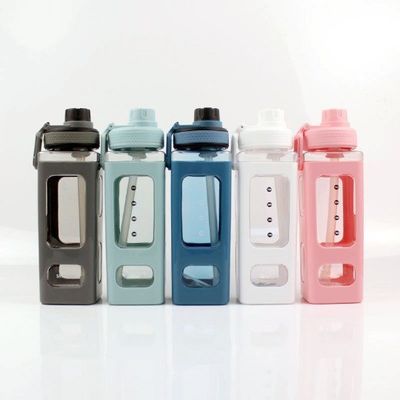 Leekbestendig waterflesje redelijk vierkant 700 ml met deksel perfect voor buiten