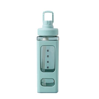 Vierkant 700 ml plastic waterfles voorzien van anti-corrosiecoating en stro