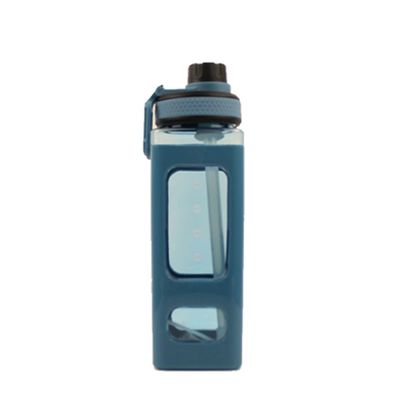 Vierkant 700 ml plastic waterfles voorzien van anti-corrosiecoating en stro