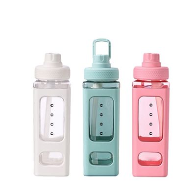 Vierkant 700 ml plastic waterfles voorzien van anti-corrosiecoating en stro