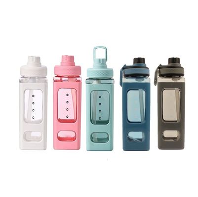 Vierkant 700 ml plastic waterfles voorzien van anti-corrosiecoating en stro
