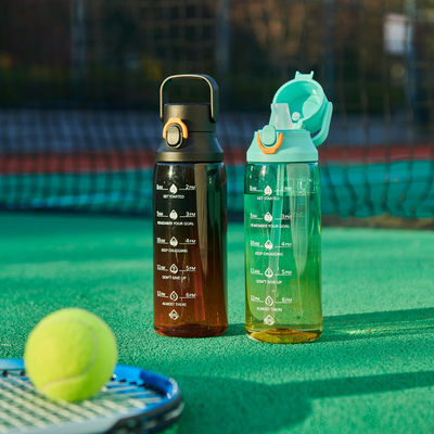 Grote waterfles met helling met handvat en stro voor buitensport 750 ml