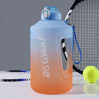 Moderne ontwerp grote capaciteit draagbare plastic sport waterfles voor fitness en milieuvriendelijk