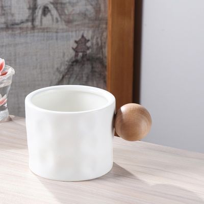 330ml Keramische koffiebeker met houten balgreep