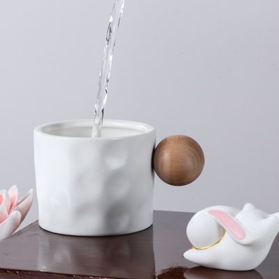 330ml Keramische koffiebeker met houten balgreep