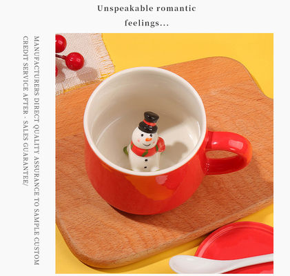 Custom 350ml Keramische koffiebeker met deksel en handvat in minimalistisch feestfeestontwerp