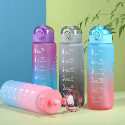 Kookwater toepasbaar Custom Logo Plastic waterfles voor gym buiten en reizen