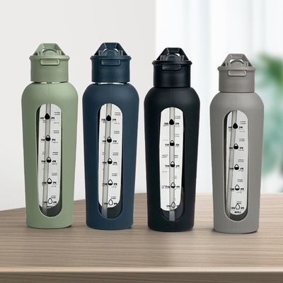 700 ml/1000 ml draagbare glasflessen met een aangepast logo met siliconen mouwen en tijdstempel