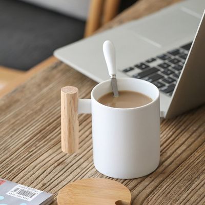 11oz Keramische reisbekers met geïsoleerde functie en aangepaste kleur