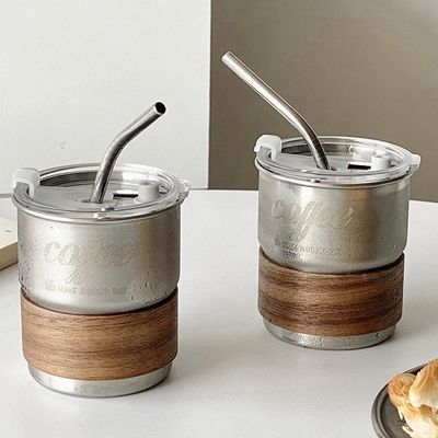 Campingkoffiebeker van roestvrij staal met opvouwbaar handvat en duurzame materialen