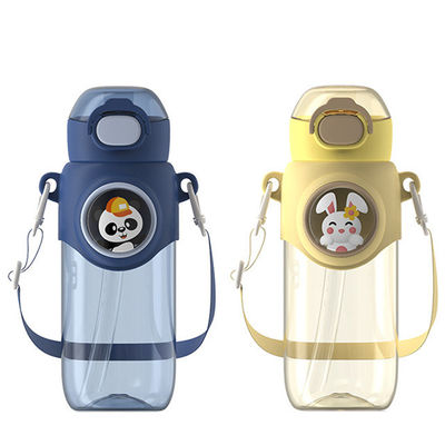 690 ml cartoon plastic ketel draagbare lekvrije beker met touw elastisch deksel accessoires