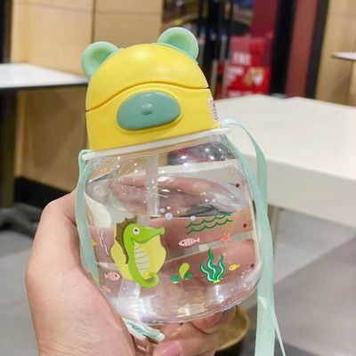 450 ml plastic waterbeker in de vorm van een beer met stro en touw