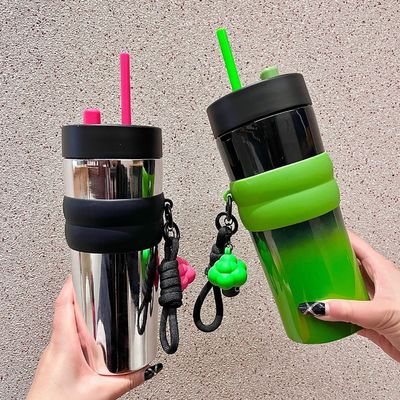 Alle toepasselijke mensen zullen van deze thermosbeker met grote capaciteit houden voor buitenactiviteiten