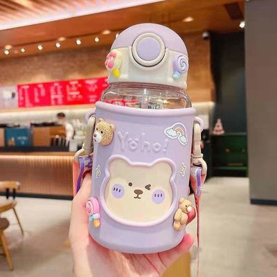 Anti-corrosie bedekte 620 ml plastic waterfles met beervormig deksel en Lanyard Cute