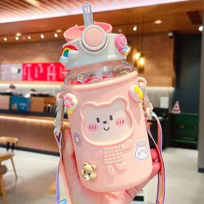 Anti-corrosie bedekte 620 ml plastic waterfles met beervormig deksel en Lanyard Cute