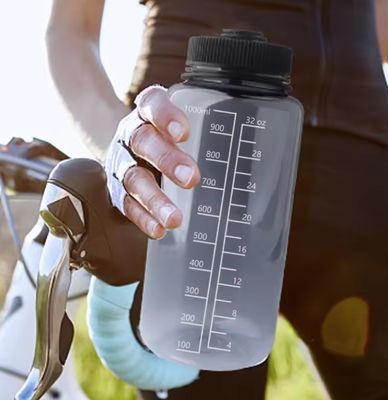 Unisex 1000 ml grote capaciteit waterbeker schaal waterdicht bekertje met PS plastic materiaal