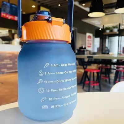 Minimalistische ontwerp stijl 1100ml 1300ml PC Plastic drinkfles met aangepast logo