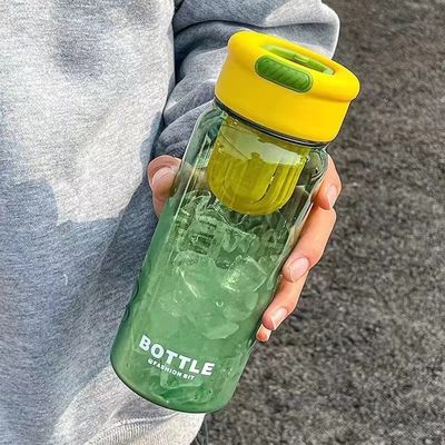 Zomersport 650 ml draagbare drinkwaterfles met zeefmachine en aangepast logo