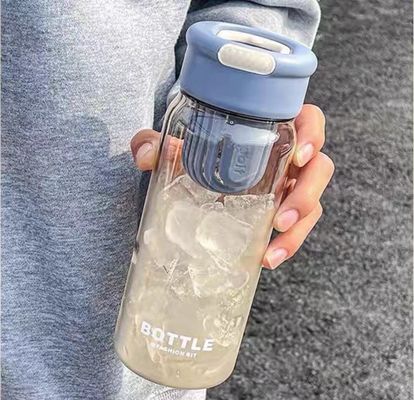 Student Summer Fashion 650 ml plastic waterfles met zeefmachine en draagbaar ontwerp