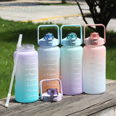 PETG-drinkwaterfles met een grote capaciteit van 2000 ml met een stro- en anti-corrosiecoating