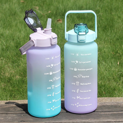 PETG-drinkwaterfles met een grote capaciteit van 2000 ml met een stro- en anti-corrosiecoating